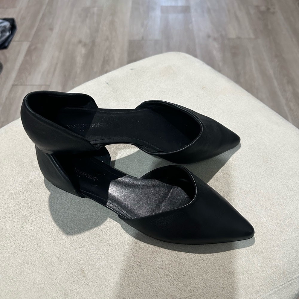 Banana Republic Black Leather Flats – Pointed Toe – Size 6